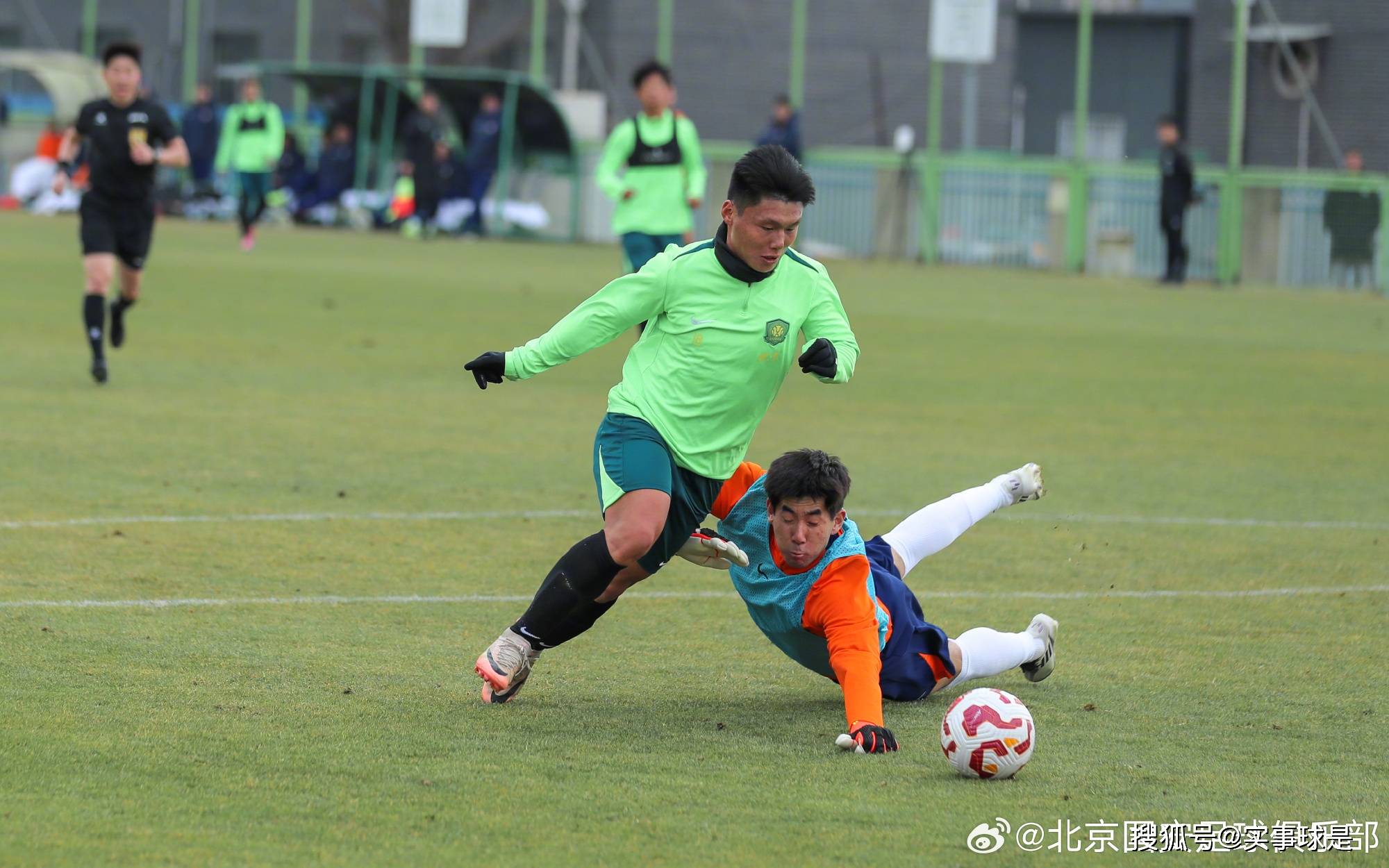 包含北京国安遭遇士气低落，努力寻找突破口的词条