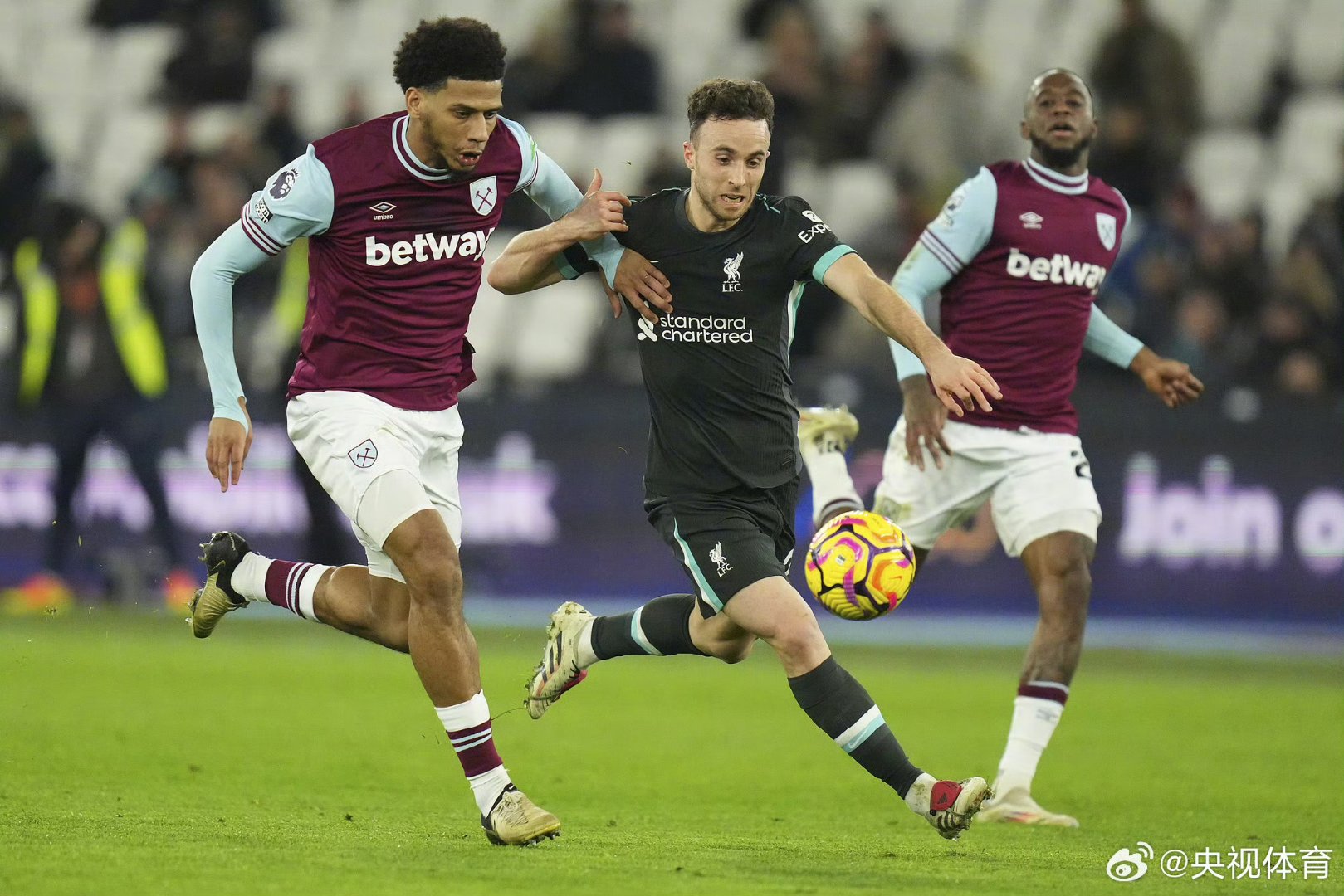 关于利物浦客场击败阿贾克斯，小组赛三连胜的信息