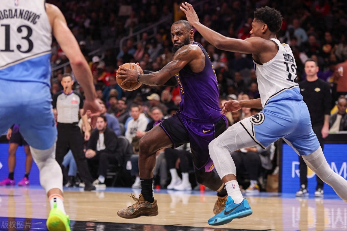 老鹰艰难击败活塞，杨乌拉特连线破解对手防守的简单介绍