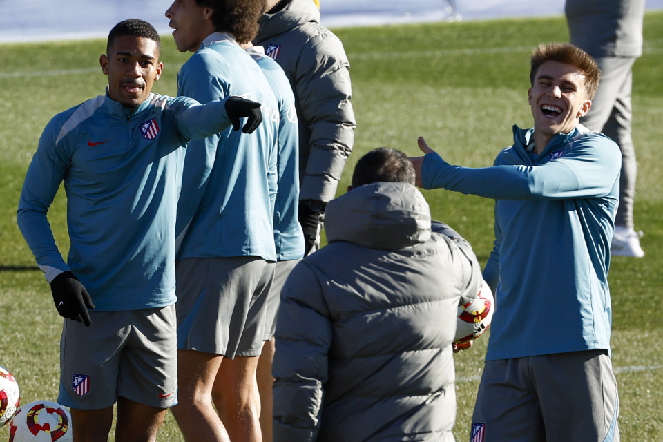 包含西班牙队员备战积极面对困难的词条