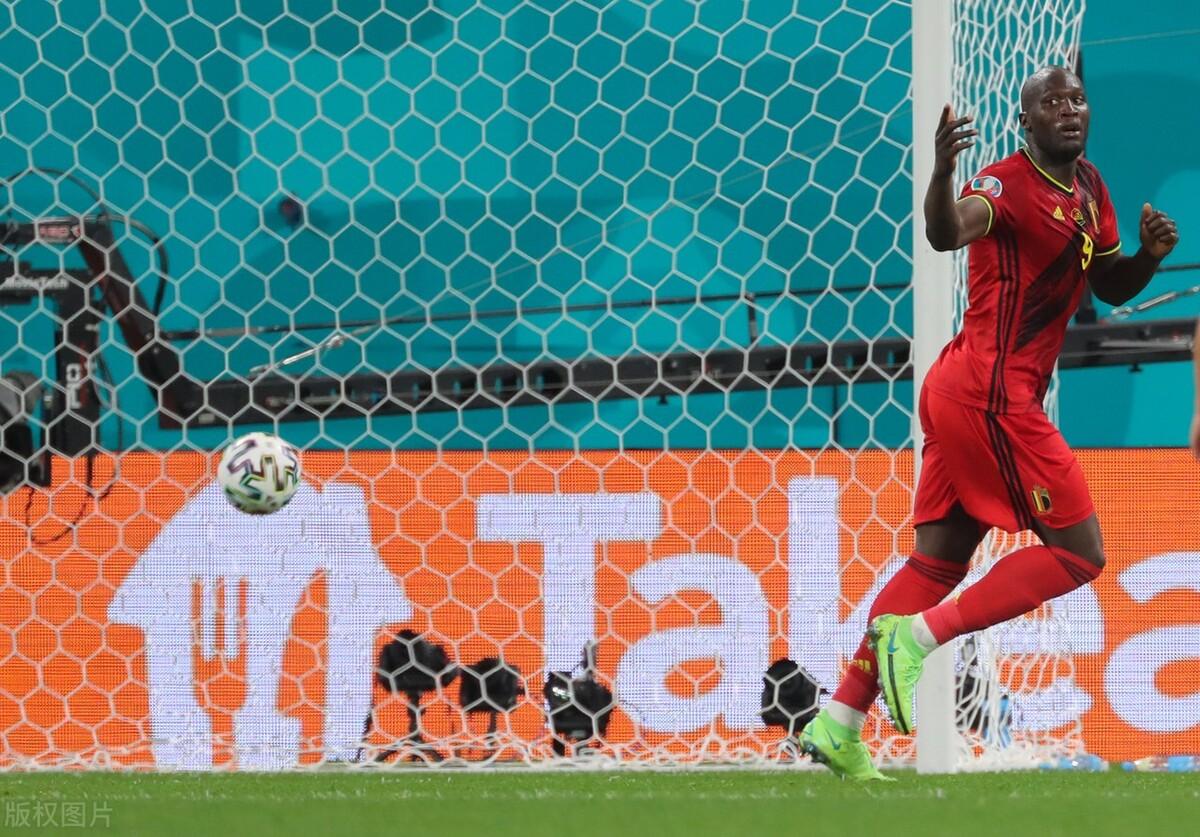 包含法国客场大胜芬兰，小组头名锁定的词条