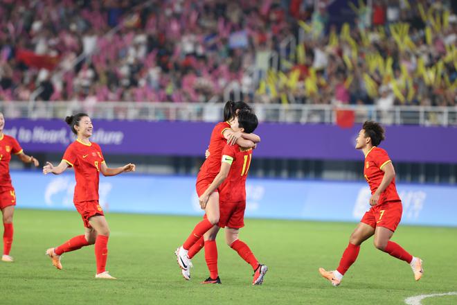 巴西女足成功晋级半决赛，击败中国队