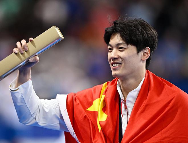 包含挪威运动员冷静应对，摘得游泳比赛铜牌的词条