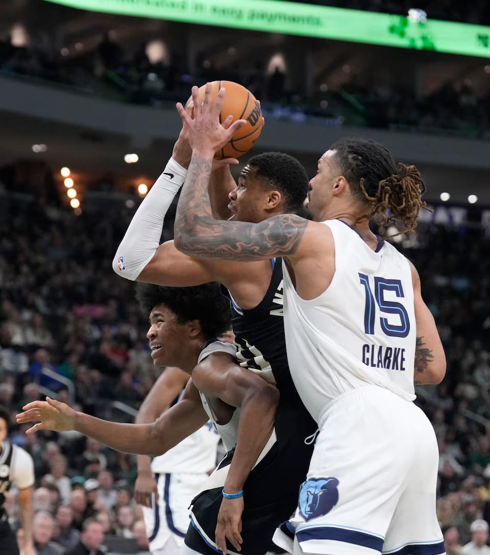 开云体育官网入口-雄鹿狂胜灰熊，字母哥带队一枝独秀称霸东部的简单介绍