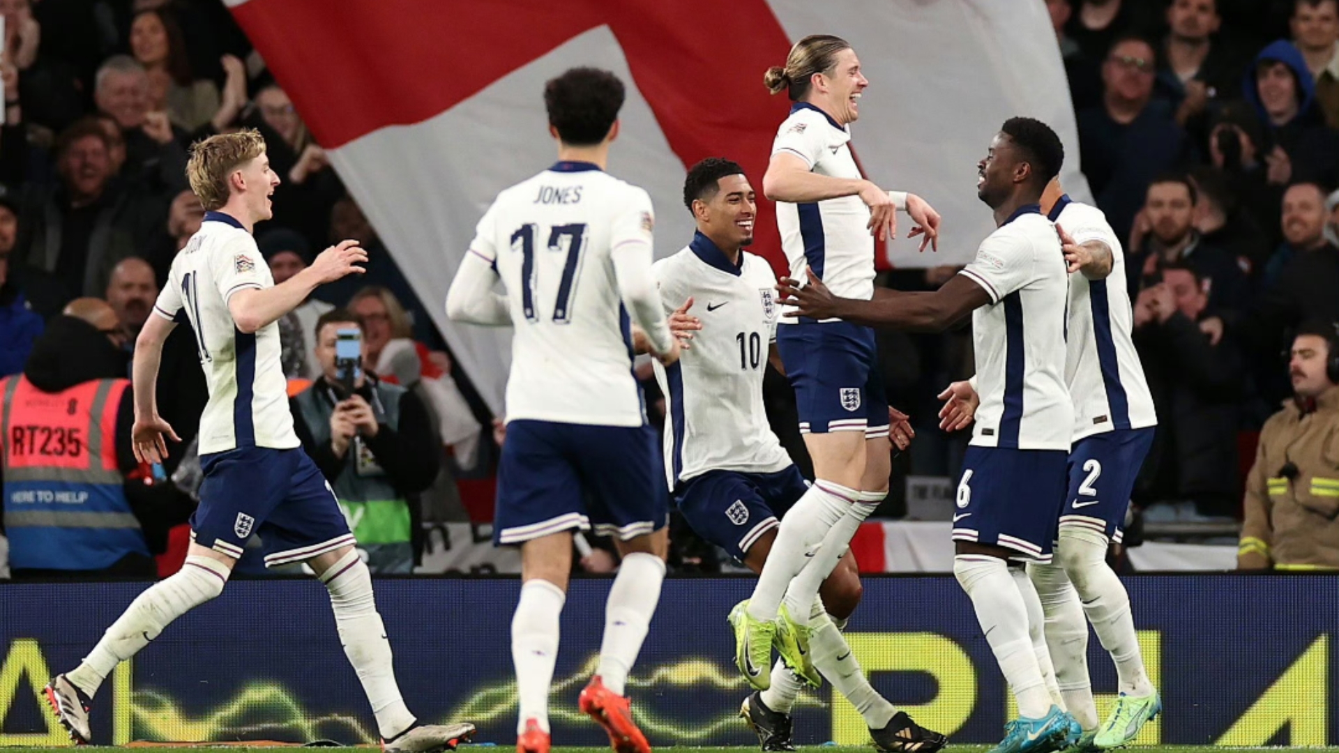 关于意大利主场击败比巴拉破门英格兰主场告捷的信息