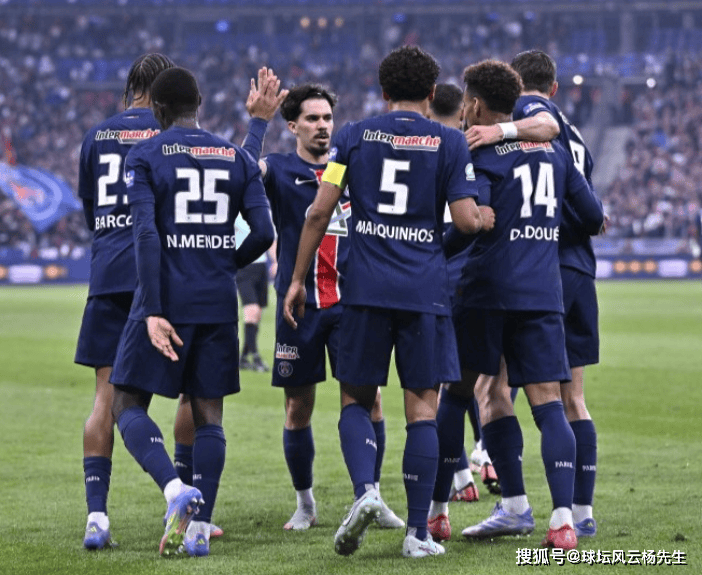 包含巴黎圣日耳曼横扫对手取得胜利的词条