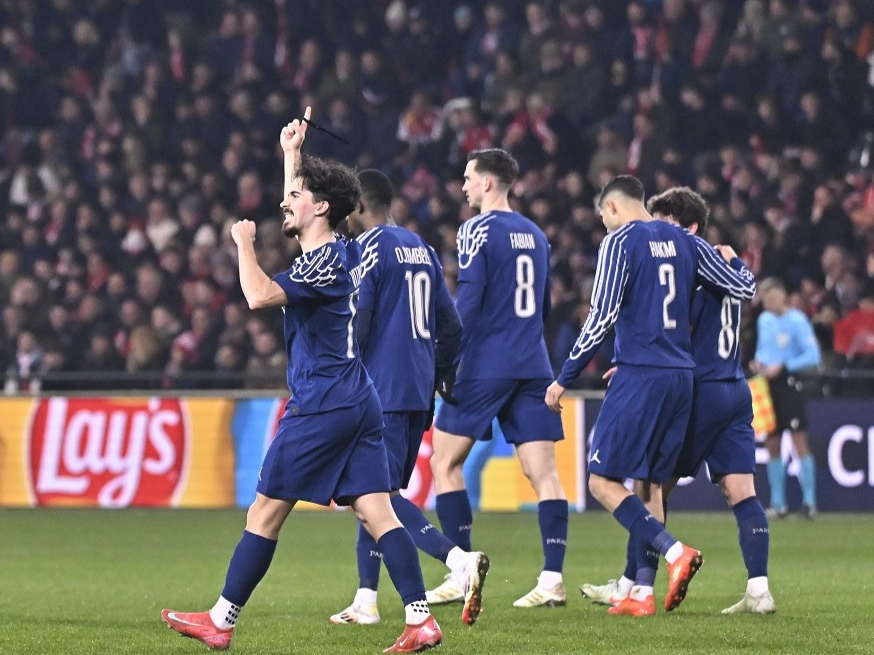 开云体育亚洲官网-巴黎球迷集体罢战，支持球队前进欧冠决赛