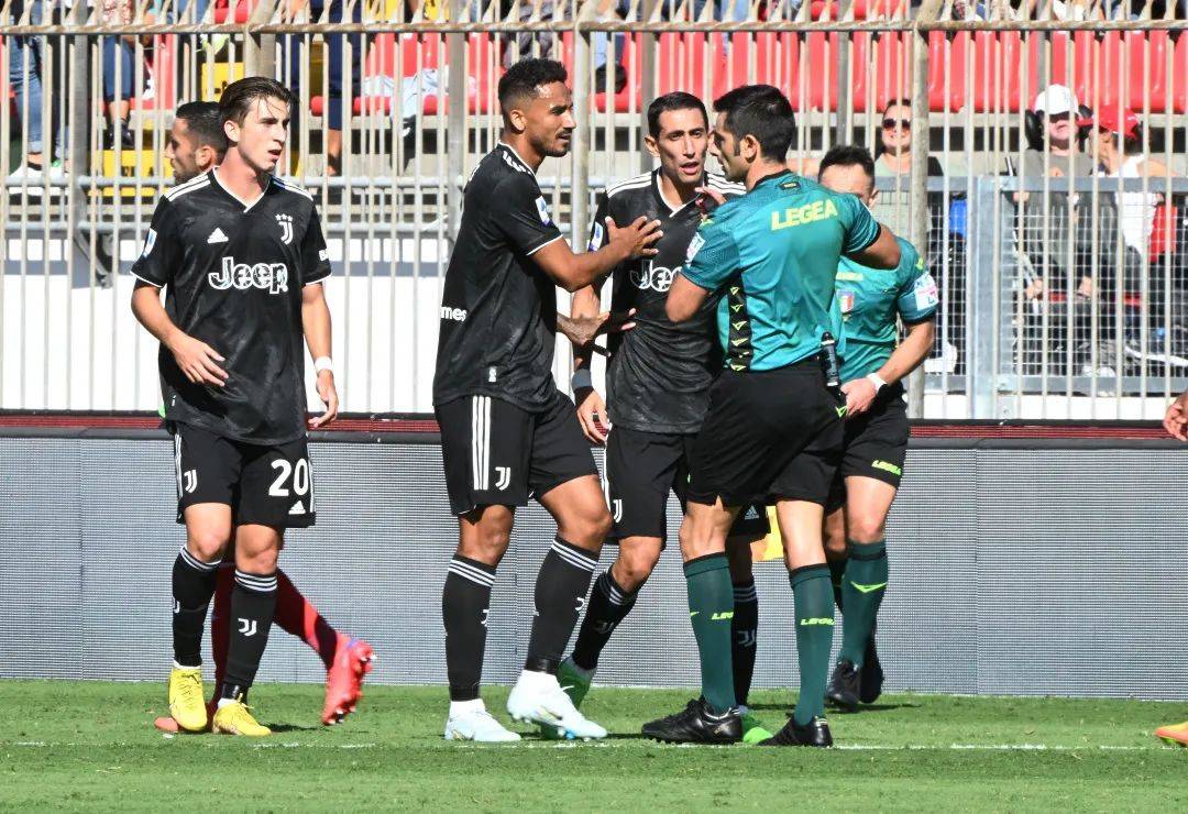 意甲联赛中两支球队的巅峰对决备受期待