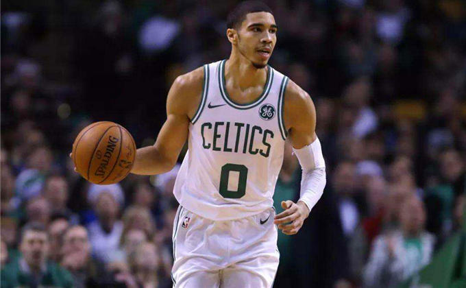 步行者队新秀崭露头角，主教练现场受访