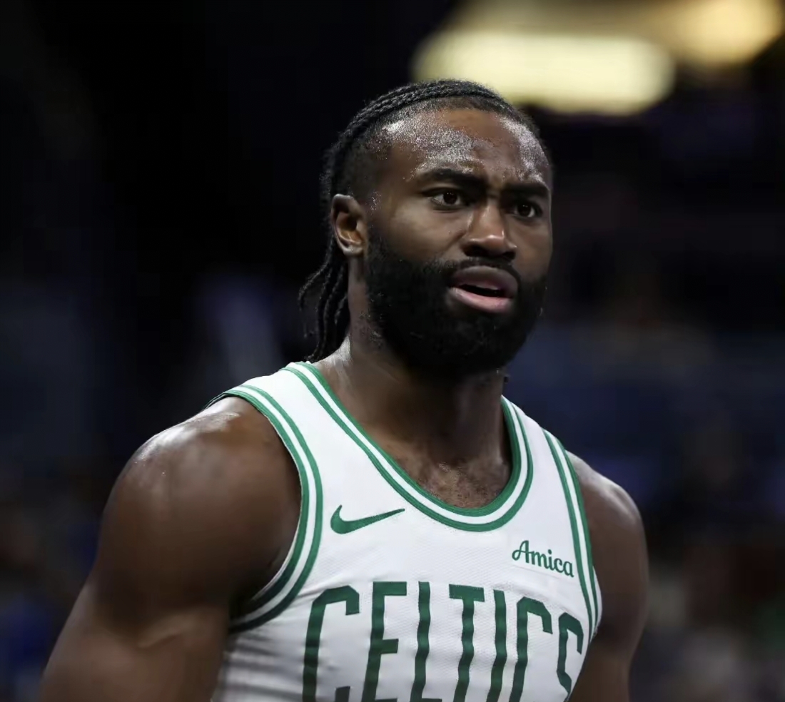 凯尔特人后卫狂砍+，带领球队取得胜利的简单介绍