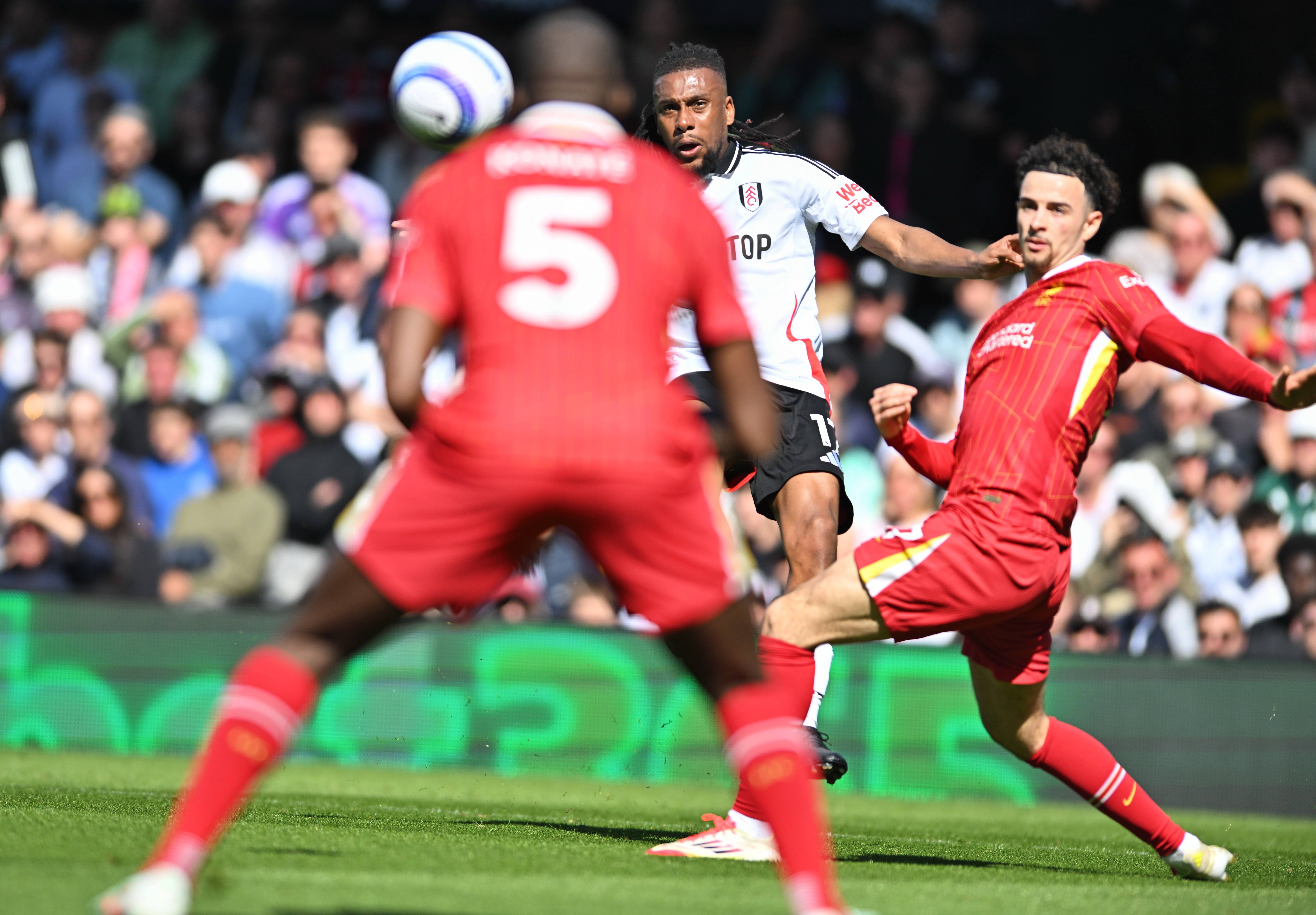 包含利物浦客场力克富勒姆，稳住榜首位置的词条