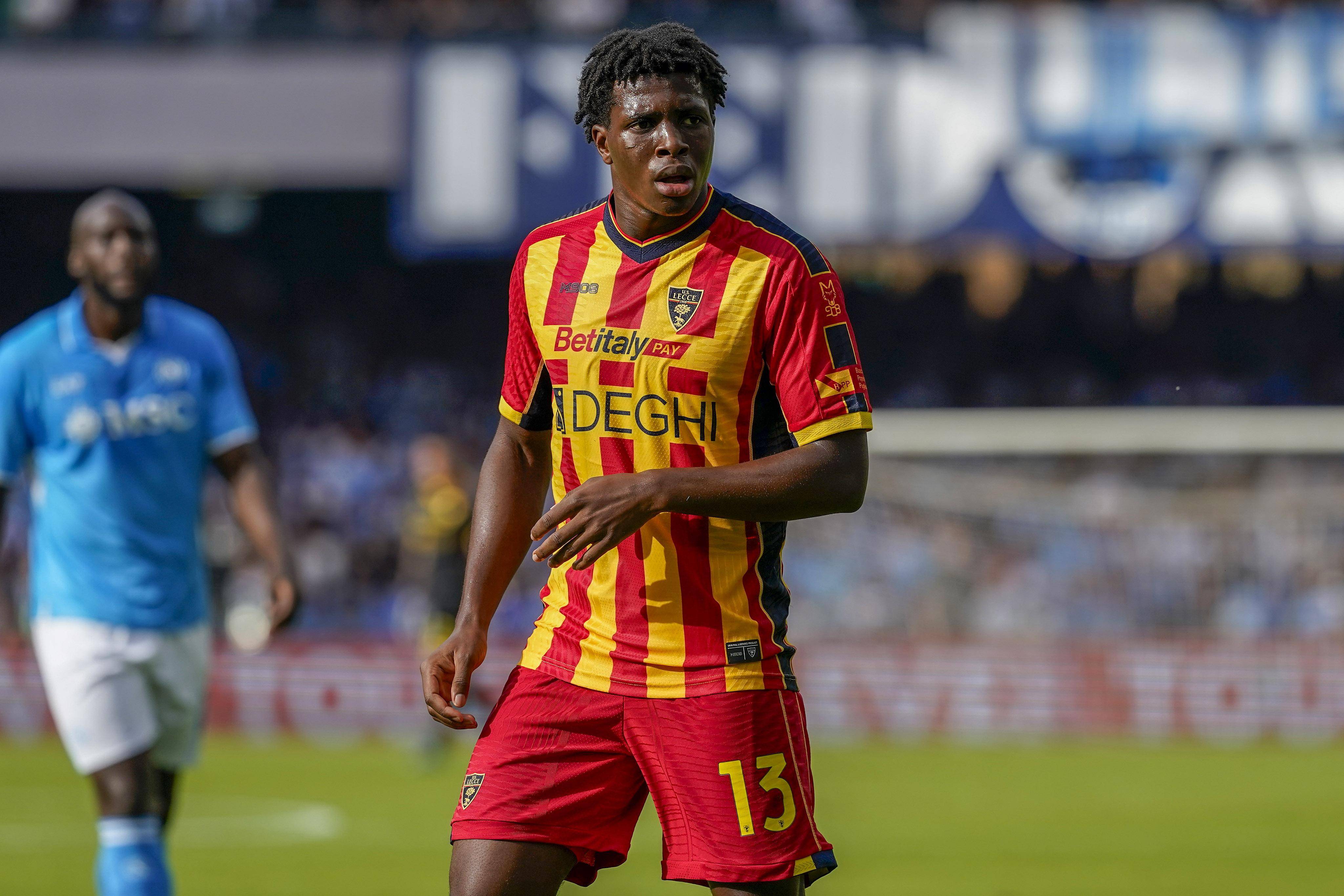 开云体育app-曼联签下新帅，主场大胜继续保持领跑