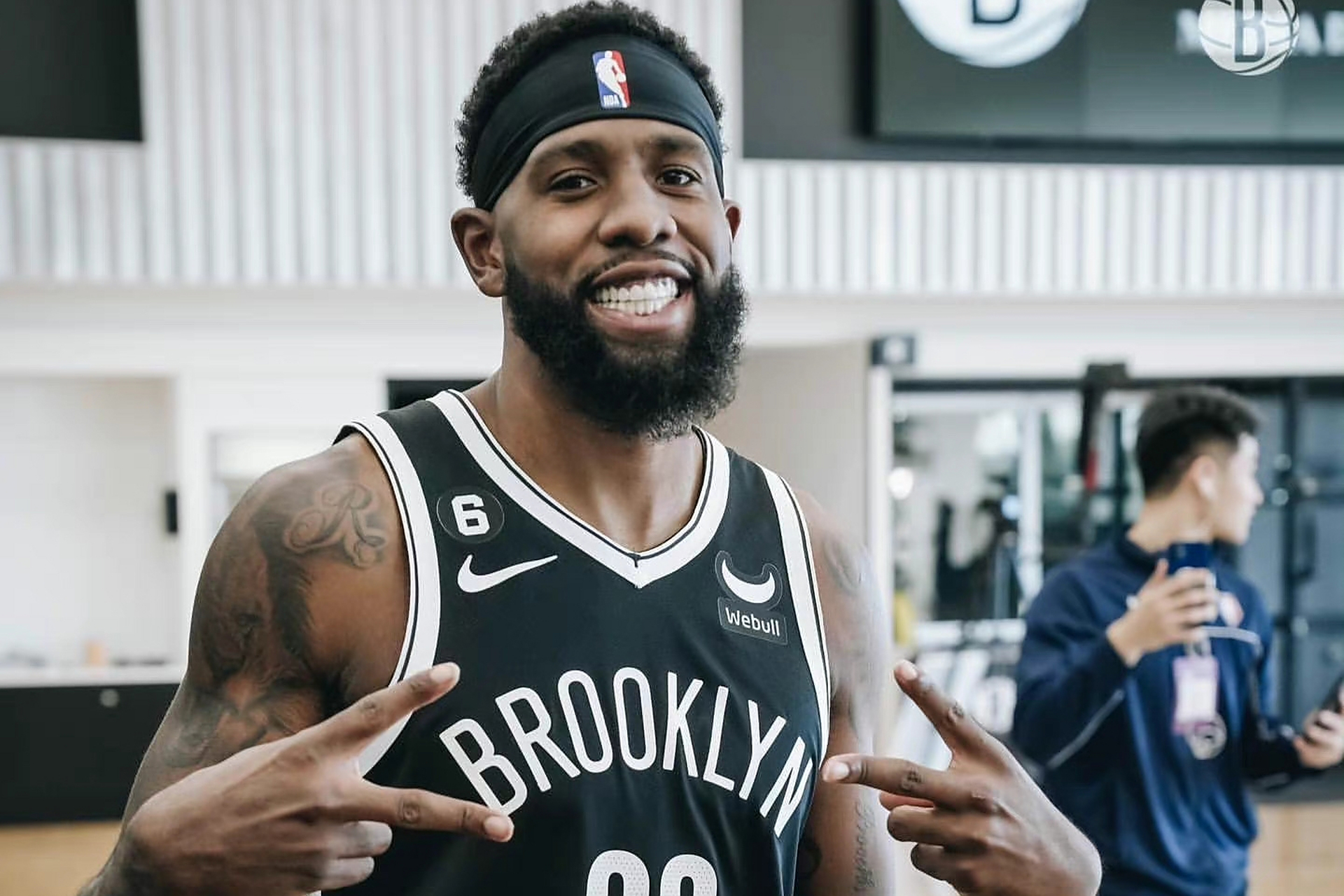 开云体育-篮网主场取胜国王，安东尼发挥稳健领跑全队