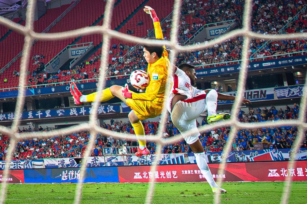 长春亚泰战平山东鲁能，积分暂居中游的简单介绍