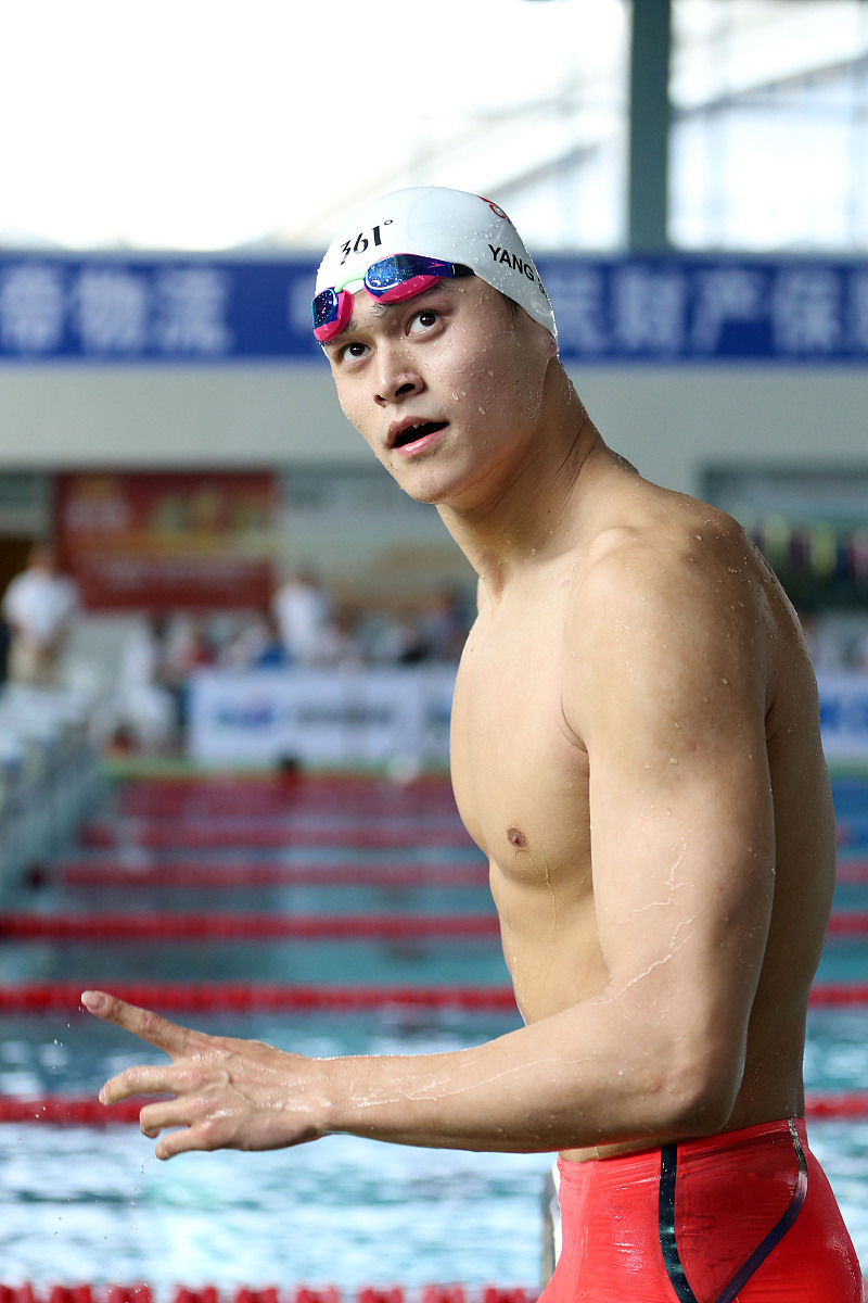 阿尔维斯挑战雷恩，实力较量激烈