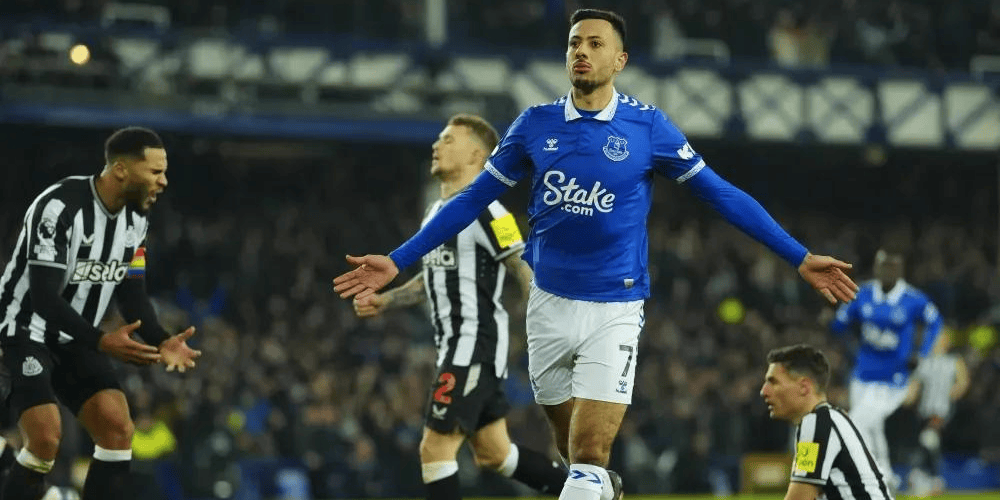 埃弗顿主场不敌莱切斯特城，遭遇三连败的简单介绍