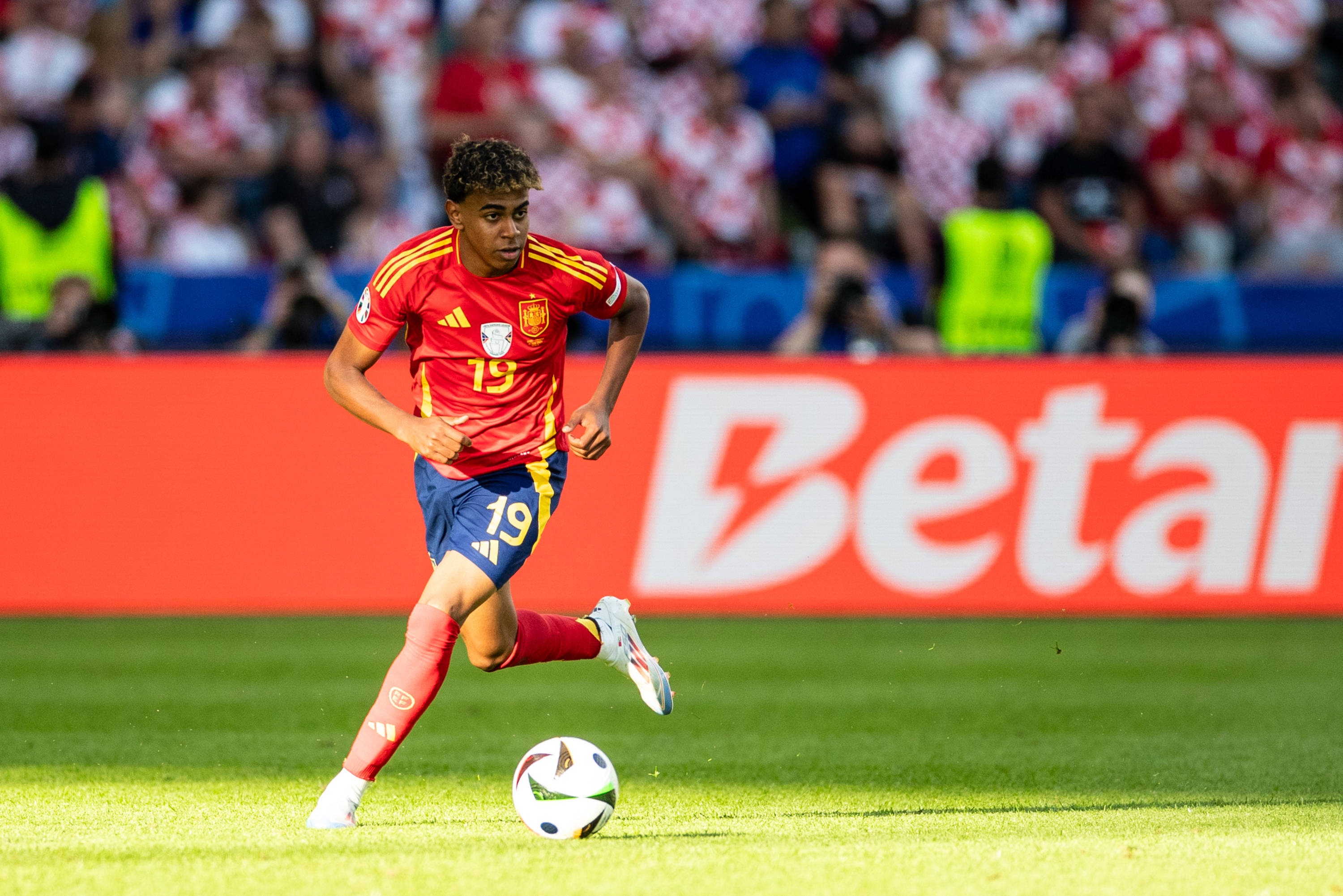 西班牙国家队备战主场对阵希腊，力争欧洲杯资格的简单介绍