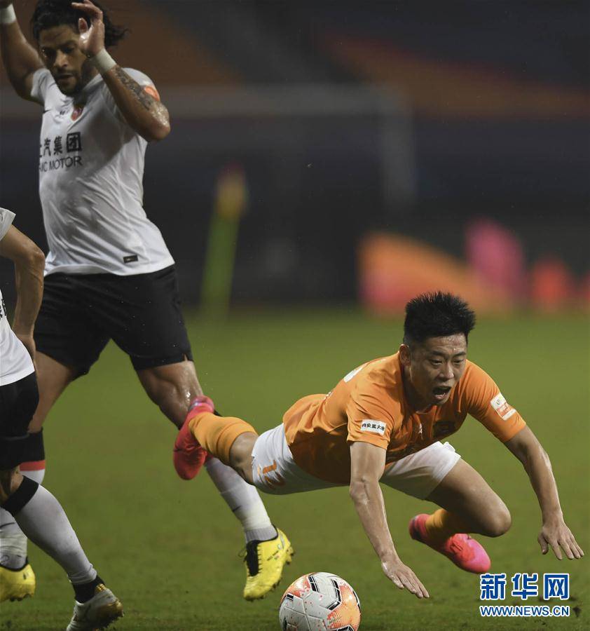 上海上港与武汉卓尔争夺胜利，无留余地！的简单介绍