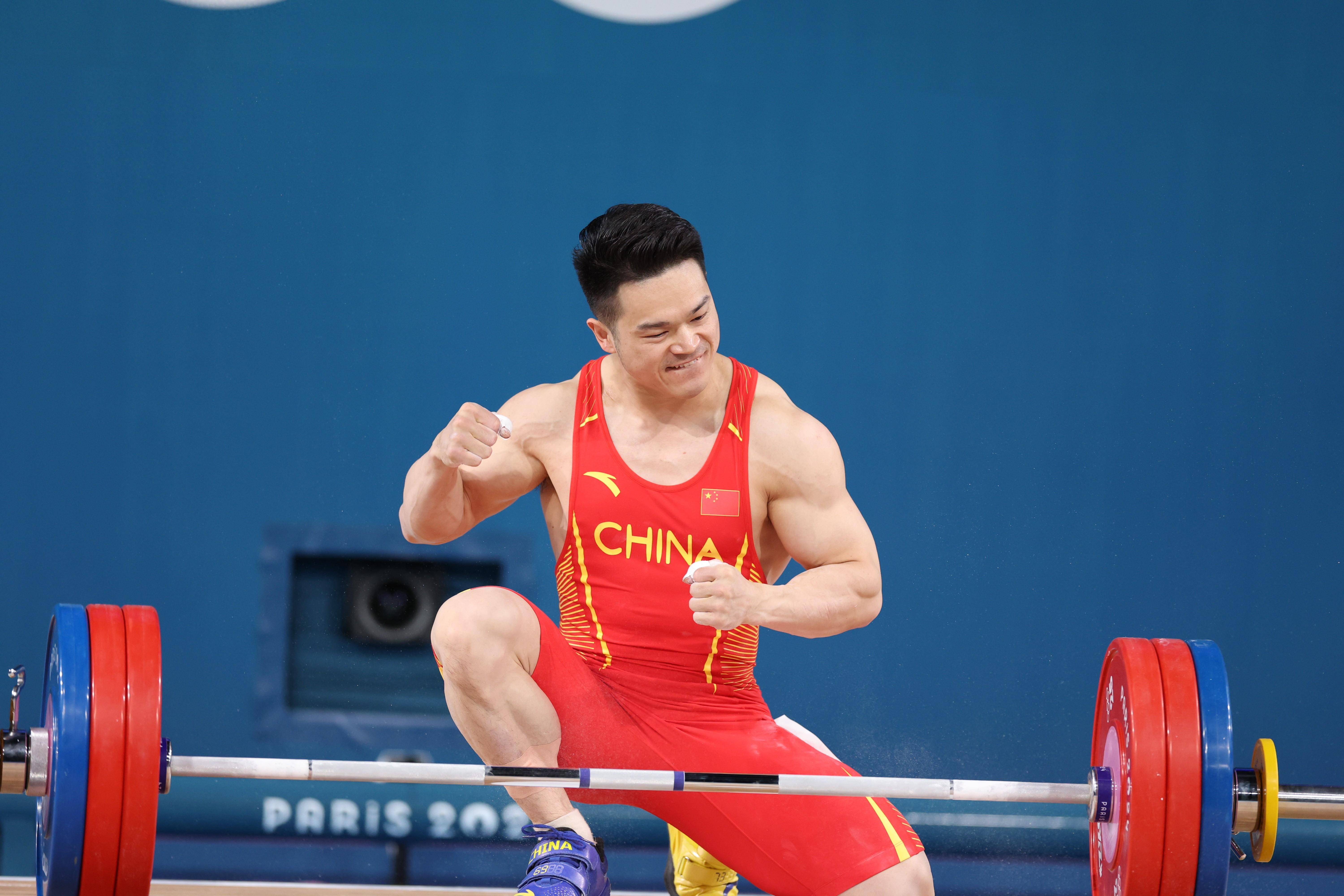 篮球比赛中球员个人演绎神勇