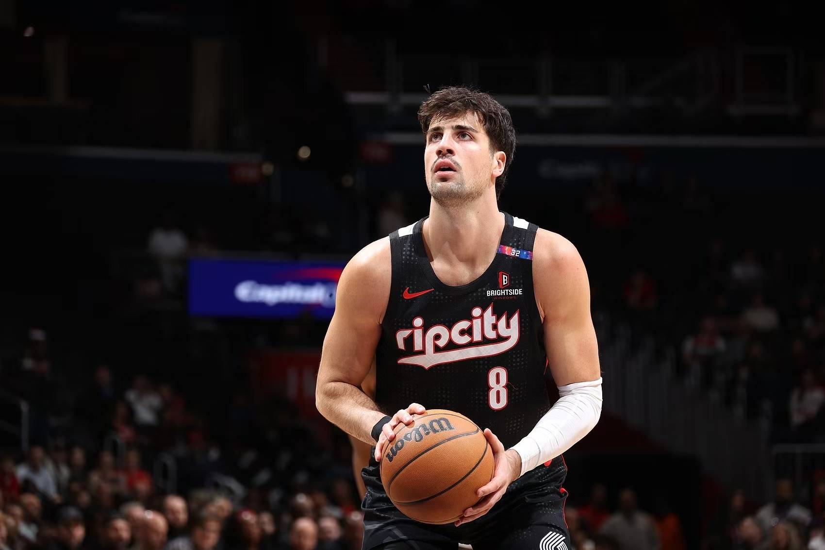 开拓者客场大胜鹈鹕，保持势头