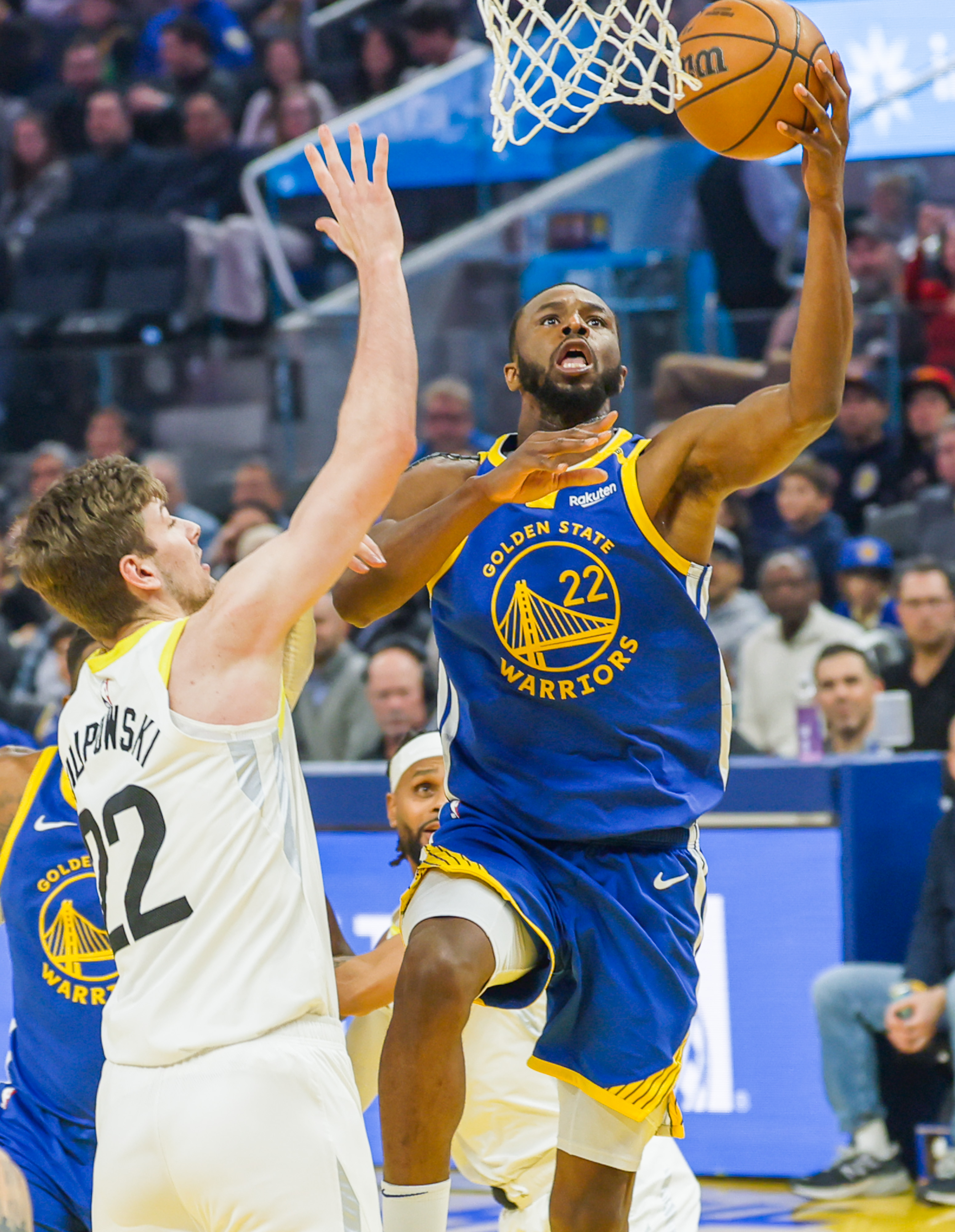 球队进攻犀利，主场获胜成为大势所趋的简单介绍