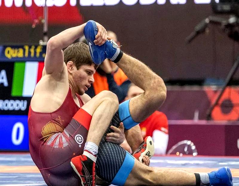 开云体育官网入口-土耳其选手在摔跤比赛中展现过人实力